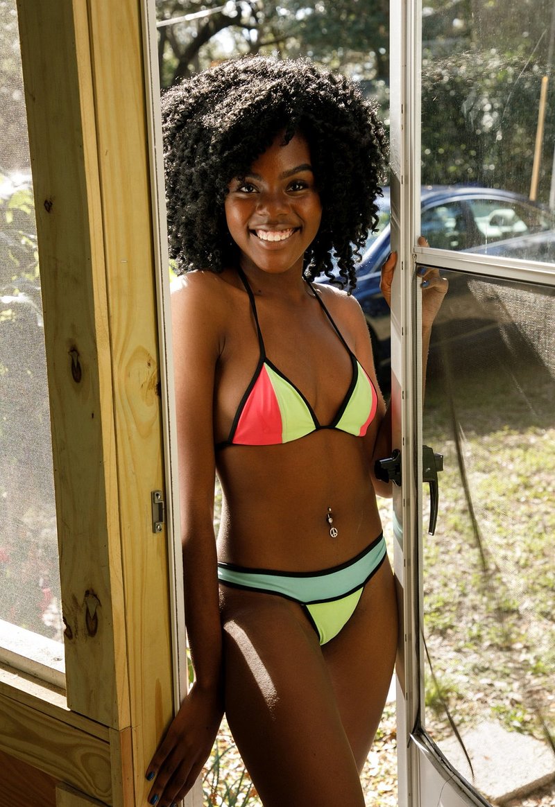 Анна, 22 года, 1 размер груди